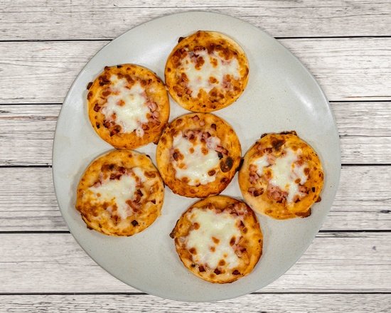 Lt Johnny's Pizza_bacon and cheese mini pizza_550x440