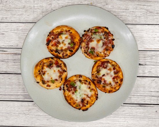 Lt Johnny's Pizza_beef supreme mini pizza_550x440